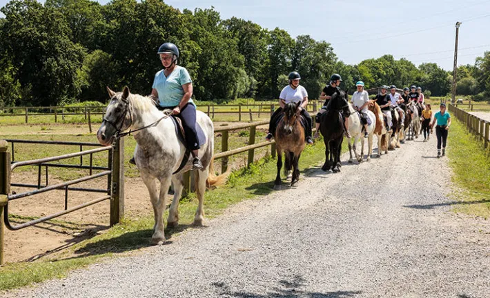 personnes à cheval