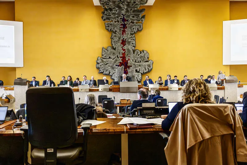 Cliquez sur l'image pour écouter les débats en direct, jeudi 12 février à partir de 9h30